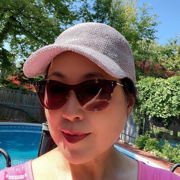 Valentino Women's Sunglasses with Case - Picture 9 of 9